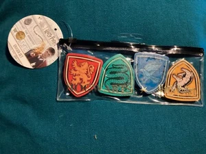 Brandneu mit Etikett Neu Wizarding World of Harry Potter 5-teiliges Bleistiftetui mit 4 Radiergummis - Bild 1 von 4