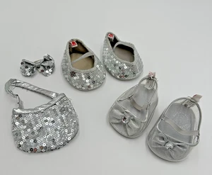 Build A Bear BAB Zapatos de Vestir Plateados Lentejuelas Cartera Lazo + Zapatos de Tacón Transparente - Imagen 1 de 11
