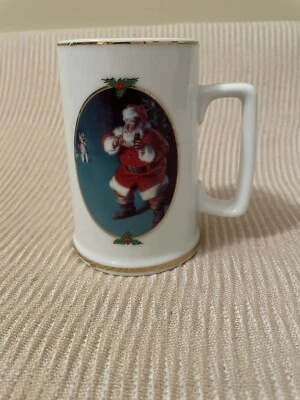 Taza de Navidad Coca Cola Santa Vintage 1996 "When Friends Drop In" Borde Dorado Foto 1 de 4