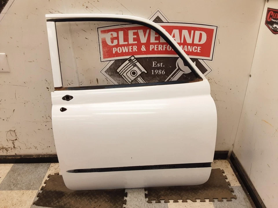 Cadillac Series 62 1948 sedán de 4 puertas OEM pasajero derecho puerta delantera carcasa blanca Foto 1 de 4