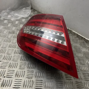 Mercedes C250 N/S/R 2010 Rückleuchte Beifahrerseite A2048205464 ohne Birnenhalter - Bild 1 von 4