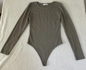 Aritzia Babaton Contour Crew Longsleeve Bodysuit Stone Taupe Size Medium - Picture 1 of 8