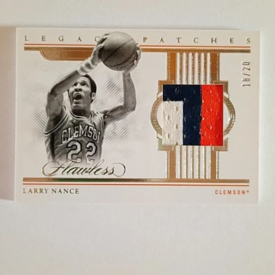 Parches Flawless Collegiate Larry Nance Legacy 2022 dorado/20 parche usado en juegos Foto 1 de 2