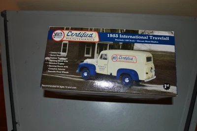 FIRST GEAR 1953 INTERNATIONAL TRAVELALL 1:25 SCALE DIECAST METAL REPLICA IN BOX - Image 1 of 4