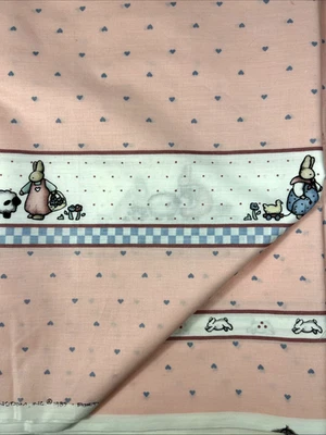 De Colección "Nuevo" Daisy Kingdom Rosa con Corazones Azules, Bordes de Conejo de Miel Tela Algodón Foto 1 de 4