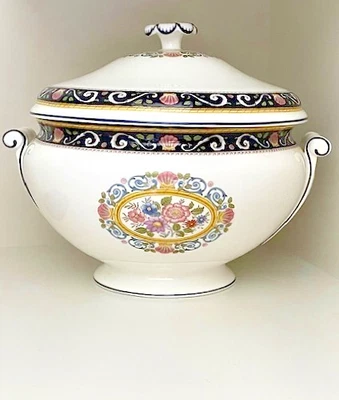 Wedgwood Runnymede Tureen con tapa W4472 Foto 1 de 4
