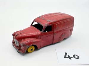 DINKY TOYS # 471 AUSTIN VAN FACTORY MISTAKE NESTLE LIVERY # 470 BASE DIECAST - Picture 1 of 5