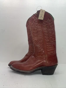 New Women’s Red Laramie Cowboy Boots. C 749 8 B. 16-103 - Picture 1 of 8