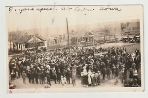 VINTAGE RPPC: CITTADINI RIUNITI PER DISCORSO, LEON, IOWA - Foto 1 di 2
