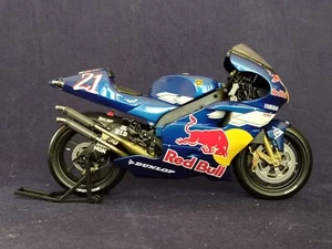 MINICHAMPS - YAMAHA YZR 500, TEAM RED BULL, J. HOPKINS 2002 - Foto 1 di 6
