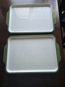Melamine White/Green 18x12 Trays Set of 4 [Pre-owned] - Picture 1 of 4