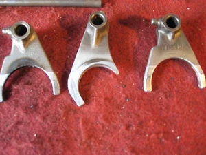 83 SUZUKI GS750 GS 750 ES E S  TRANSMISSION GEAR SHIFT FORKS   - Picture 1 of 4