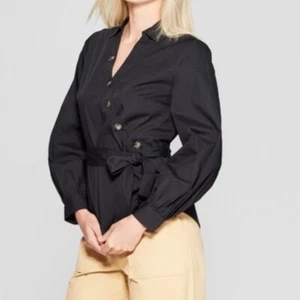 Camicia da donna nera Who What Wear taglia Plus 1X dettaglio asimmetrico con bottoni - Foto 1 di 6