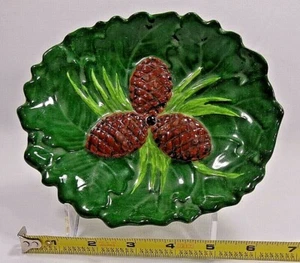 Plato de baratija de cerámica o cono de pino pintado a mano vintage 1981, decoración de cabina - Imagen 1 de 7