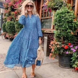 Abito midi ZARA blu stampato a strati grande - Foto 1 di 9