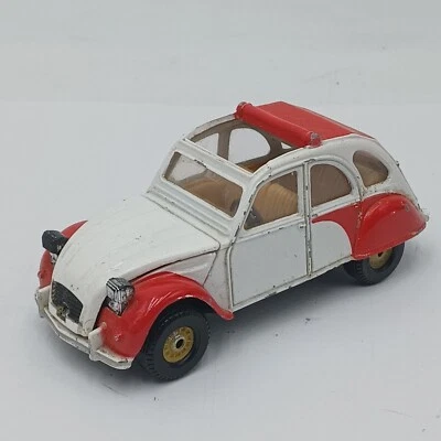 Corgi Citroen 2CV6 Diecast 1:36. Red and white. Vintage. Pre-owned  - Image 1 of 4