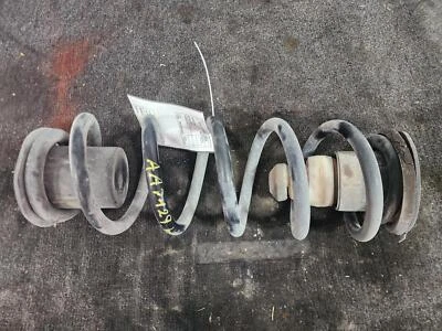 Muelle helicoidal trasero usado se adapta a: Chrysler Town & Country 2015 trasero grado A Foto 1 de 4