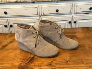 TOMS Desert Wedge Suede Lace-Up Ankle Boots Taupe Size 8 - Picture 1 of 6