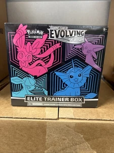 JCC Pokémon: Espada y Escudo Cielos en Evolución Elite Entrenador Caja ETB Sellado de Fábrica - Imagen 1 de 6