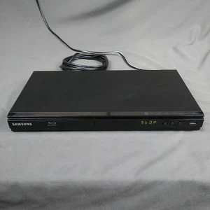 Samsung BD-EM57C BLU-RAY Lettore DVD Disc Full HD 1080P HDMI WiFi *Collegamento a REMOTO - Foto 1 di 16