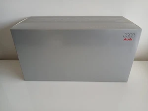 1:18 Minichamps Audi TT V6 3.2 Quattro Blue Dealer Edition - Picture 1 of 15