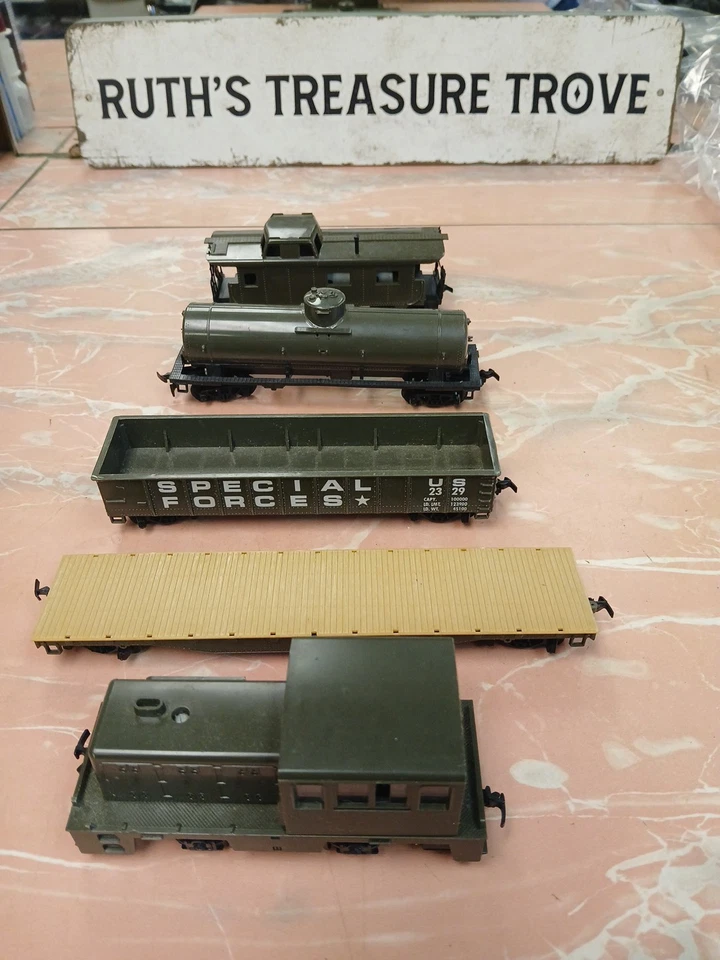 TYCO HASBRO GI JOE 1983 BATTLE SET 5 PIECES TRAIN HO Track Bridge Lot Untested  - Image 1 of 4