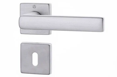 Maniglie Ghidini 7900 moderna quadra 50mm cromo satinato - Immagine 1 di 3