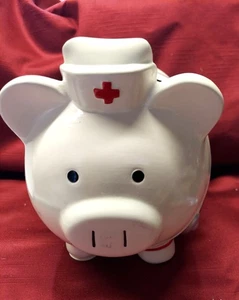 Hucha enfermera porta monedas de cerámica blanca y roja K02 S - Imagen 1 de 5