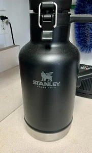 Stanley Classic Vacuum Insulated Growler Thermos 64 oz Stainless Steel - Picture 1 of 4