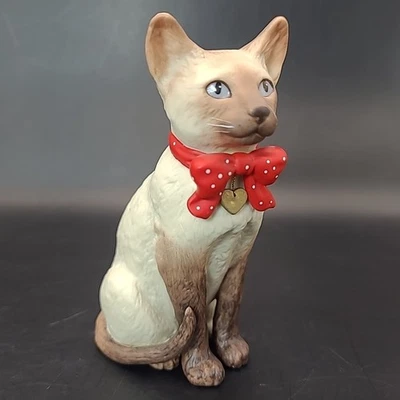 Vintage Schmid Gordon Fraser Siamese Cat Christmas Bow Ceramic Figurine 4.25" - Image 1 of 4