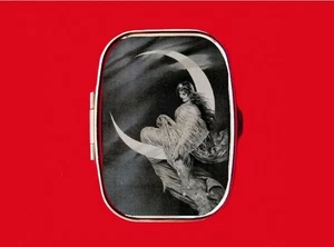 MOON GODDESS FAIRY PIN UP STARS B&W AD VINTAGE METAL PILL MINT BOX CASE - Bild 1 von 2