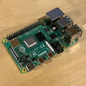 Raspberry Pi 4 Model B - 4GB - Official USB-C Power Supply - Revision 1.2 - Afbeelding 1 van 7