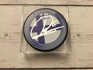 Julius Honka signed handsigniert Team Finnland Hockey Puck b - Bild 1 von 1