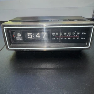 Sveglia radio AM/FM General Electric modello 7-4305C testata - Foto 1 di 8