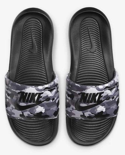 Sandali Nike da uomo Victori One stampati con slide CN9678 001 (taglia 8) nuovi con etichette prezzo consigliato dal produttore $35