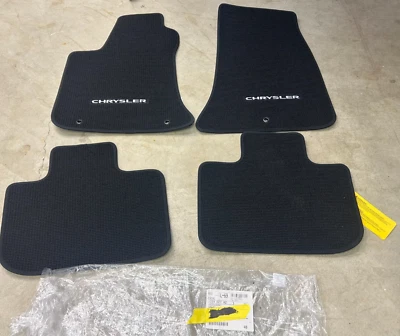 Alfombrillas Chrysler 300 2015-2020 delanteras y traseras OEM NOS MOPAR 82215152AC Foto 1 de 4