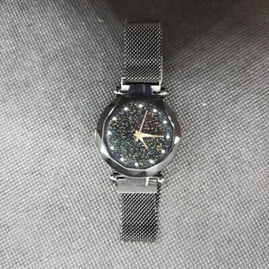 Lässige Damenuhr schwarz Ton mit Sternenhimmel Zifferblatt Magnetstreifen Band 33 m - Bild 1 von 9