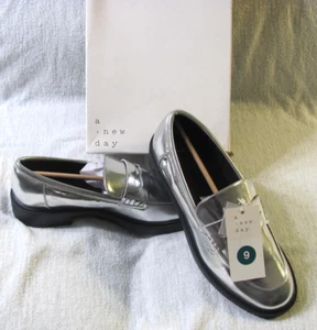 Neu Jordan Penny Damen-Loafer flache Schuhe mit Memory Foam – A New Day silber Größe 9 - Bild 1 von 11