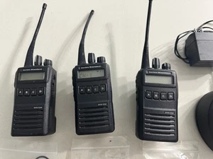 3 x Vertex Standard EVX-534 Dwukierunkowe radio Pakiet 3 radia i ładowarki - Zdjęcie 1 z 5