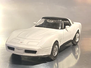 Welly 1982 Chevrolet Corvette Coupe White Pullback Function 1:43  # 49716 - Picture 1 of 7