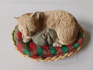 Christmas Around The World 'Not A Creature Was Stirring' Cat & Mouse Figurine - Picture 1 of 3