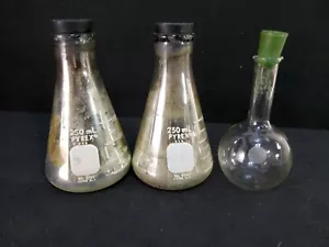 (2)Pyrex Glass Beaker 250 Ml No. 4980 Stopper  Laboratory Vintage (1) 125ml  - Picture 1 of 5