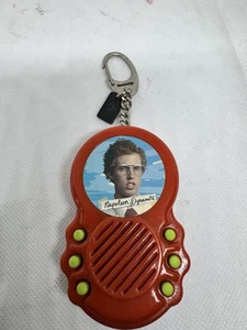 2005 (Cool Fun) "NAPOLEON DYNAMITE" Talking Keychain, 6 Catch Phrases, Orange - Picture 1 of 9