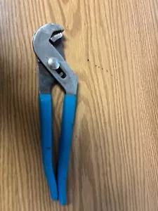 CHANNELOCK - 410 - SLIP JOINT PARROT NOSE TONGUE & GROOVE PLIERS - ITEM 410#1A** - Picture 1 of 9