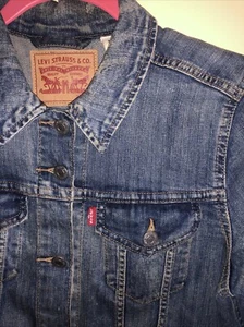 Levi Strauss Women’s L Jean Denim Jacket Pockets Button Up Distressed Trucker - Picture 1 of 5