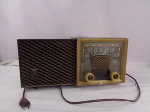 Vintage Philco B950 Code 121 Shortwave Broadcast Tube Radio - For parts or Resto - Picture 1 of 11