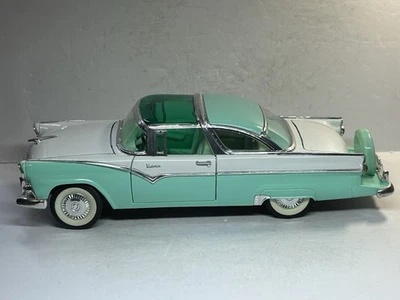 Road Legends 1955 Ford Fairlane Crown Victoria Green/White 1:18 Die Cast #92138 - Image 1 of 4