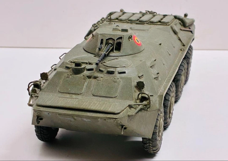 Trombettiere costruito e dipinto 1/35 BTR-70 esercito rumeno porta personale ... - Immagine 1 di 4