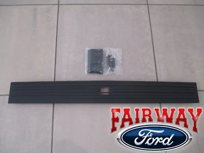 15 thru 20 F-150 OEM Ford Tailgate Flexible Step Trim Molding w/ Release Button Foto 1 de 4
