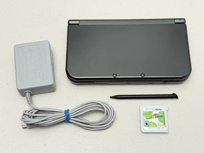 Nuevo paquete de sistema portátil Nintendo 3DS XL negro metálico con Yoshi's New Island Foto 1 de 4